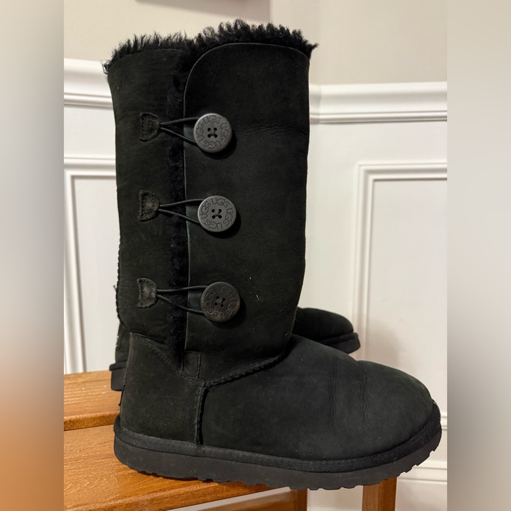 Ugg tall boots black size 8, button